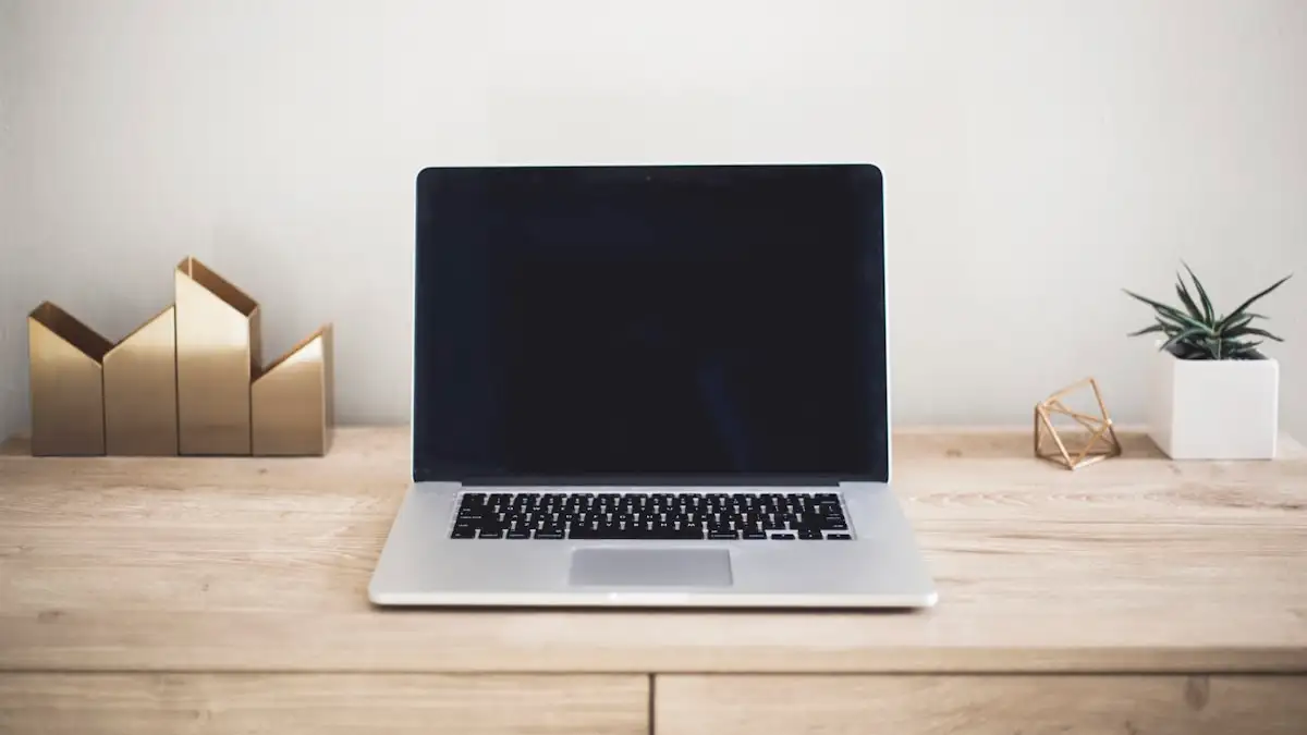 How to Work Remotely While Traveling Without Losing Your Routine