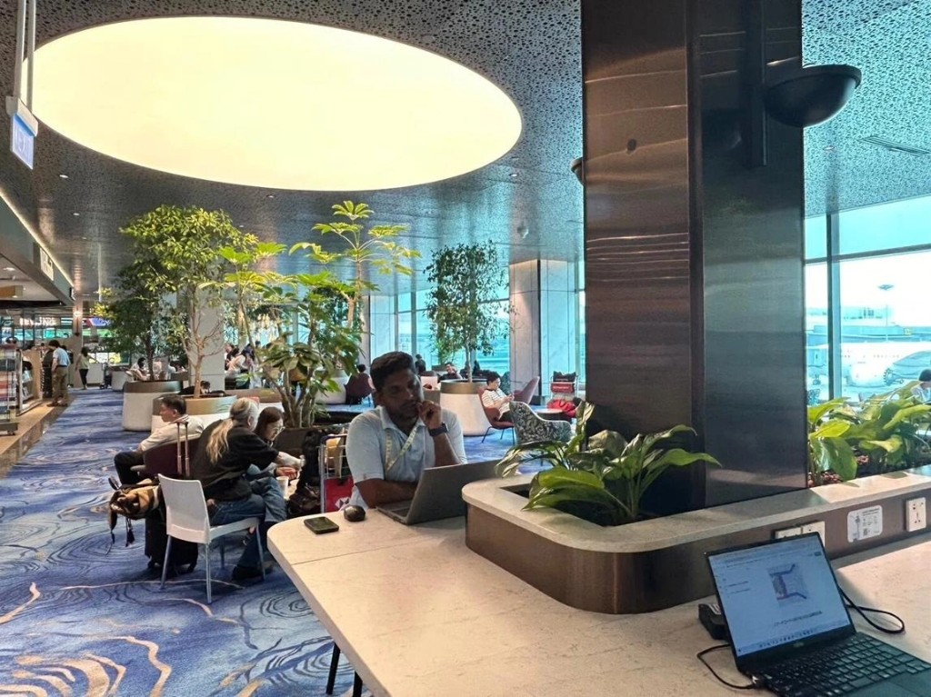 Remote work in Singapore cafés