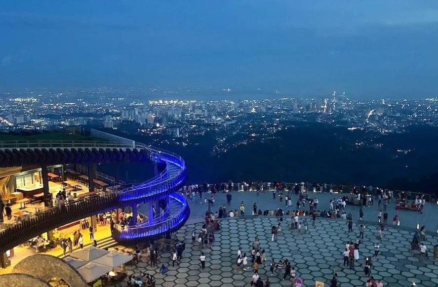 Tops viewpoint above Cebu City