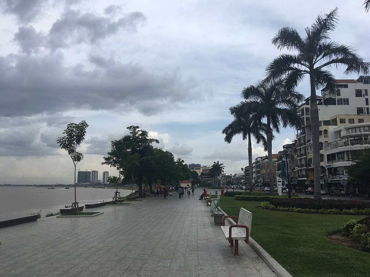 How Can You Experience Phnom Penh Like a Local?