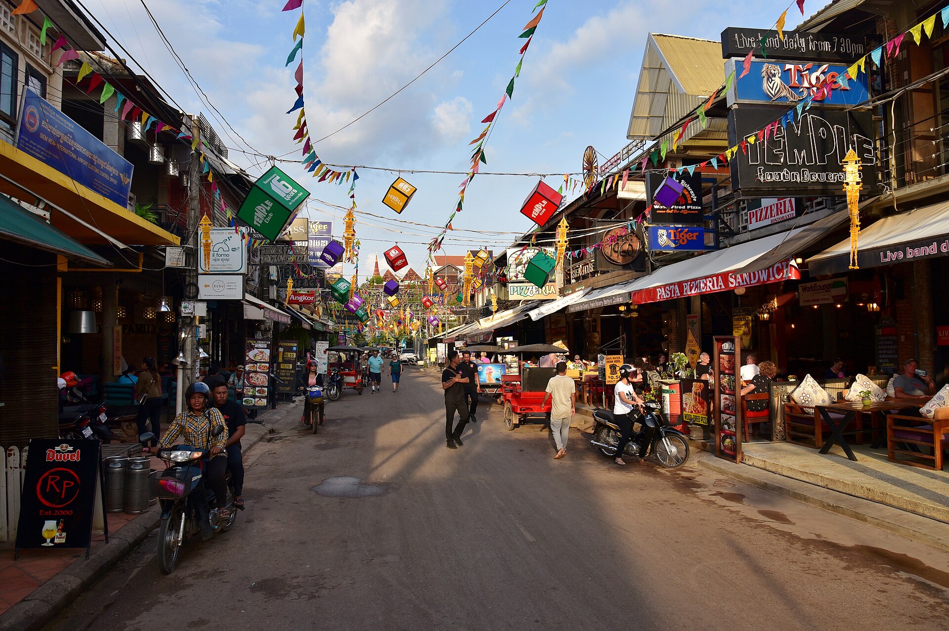 A late-afternoon street in central Siem Reap