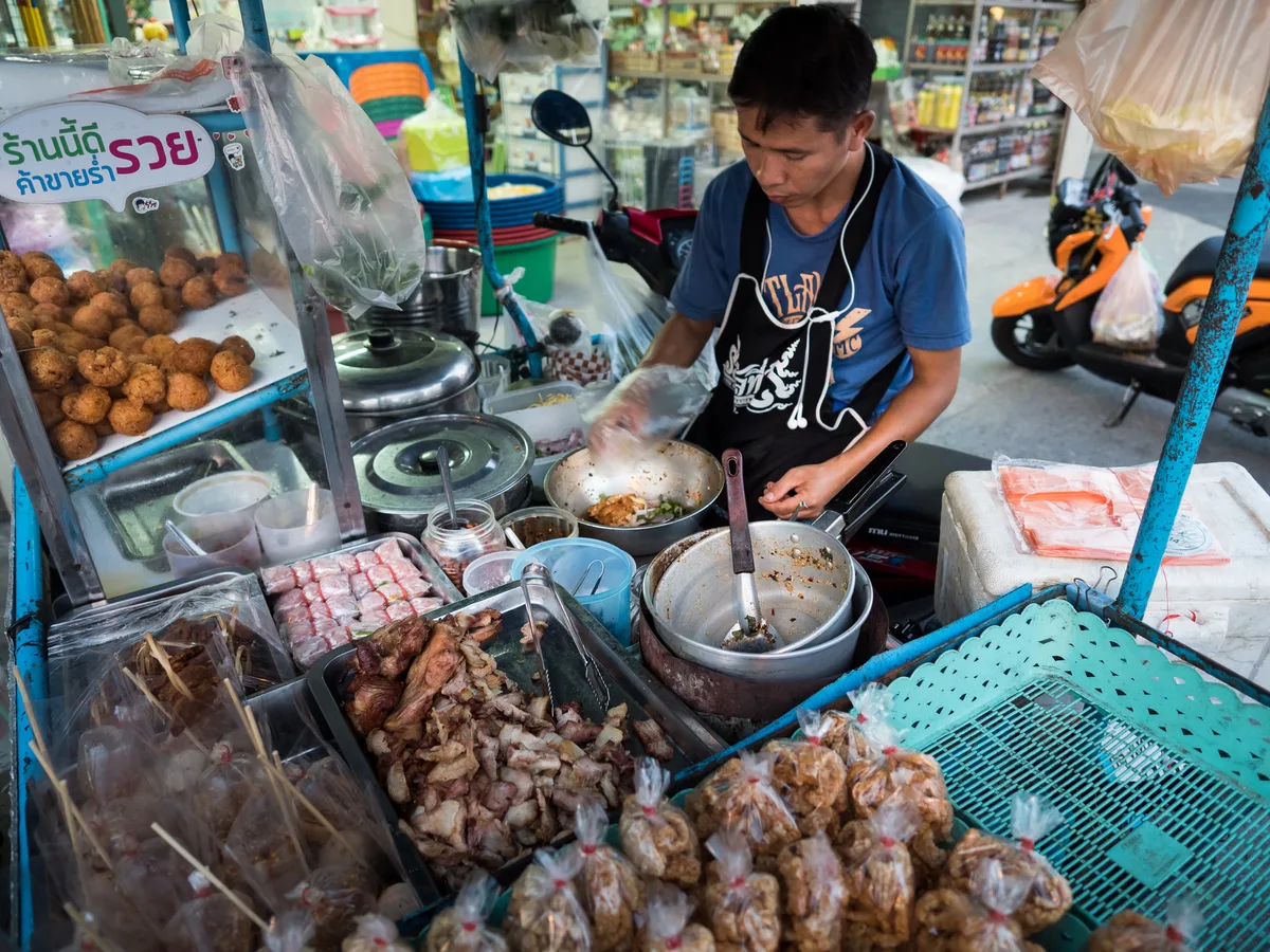 Chang Phueak Gate Food Guide: Late-Night Eating in Chiang Mai