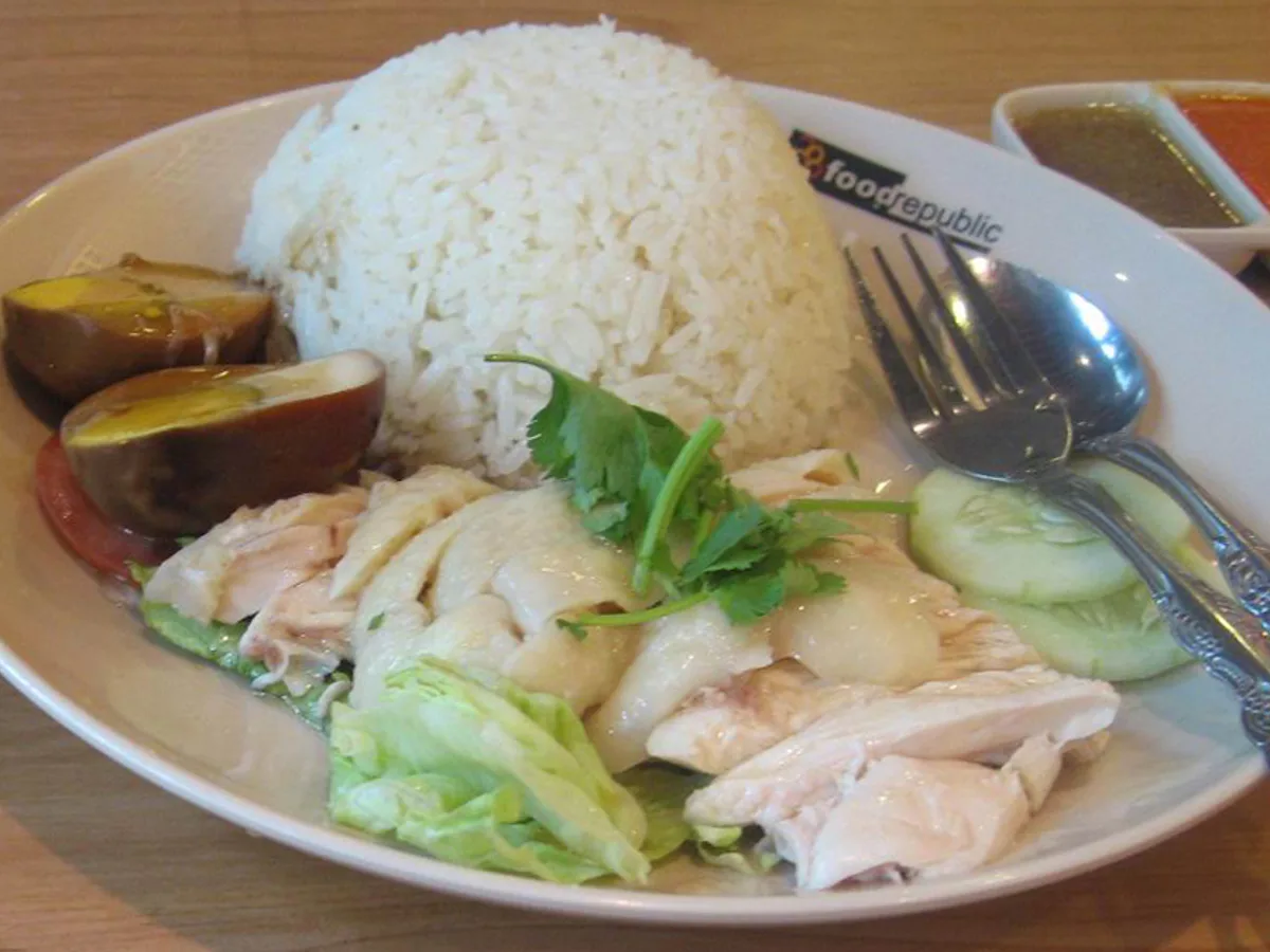 Chicken rice with sauce