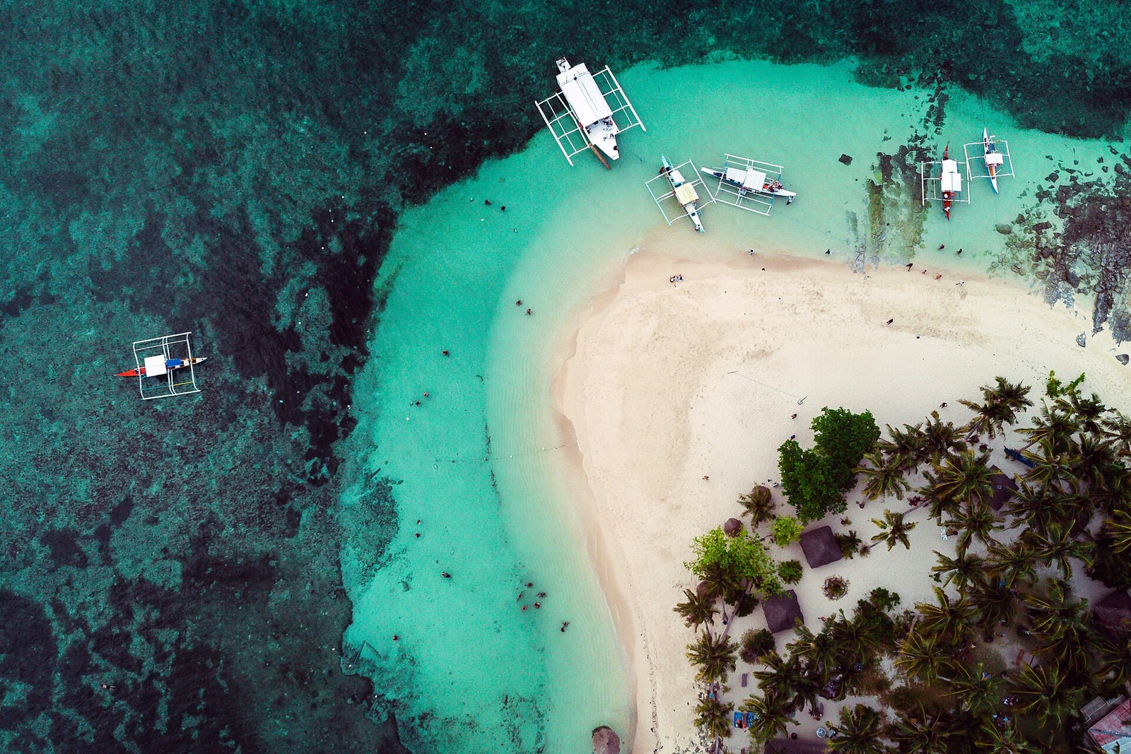 Why Do Travelers Keep Coming Back to Siargao's Island Landscapes?